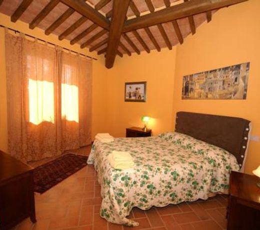 Lush Holiday Home in Tavarnelle Val di Pesa with Shared Pool