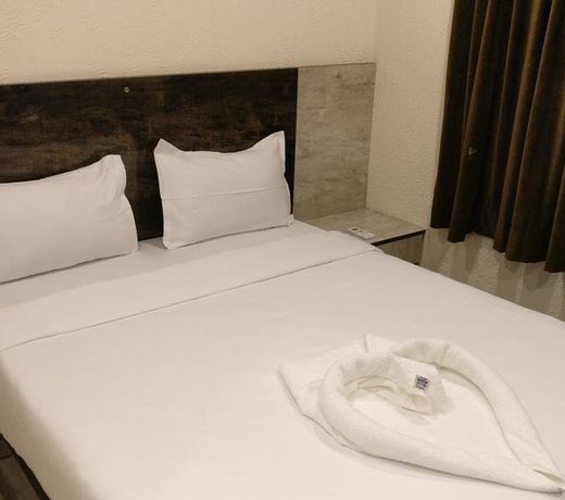 Redoak Suites