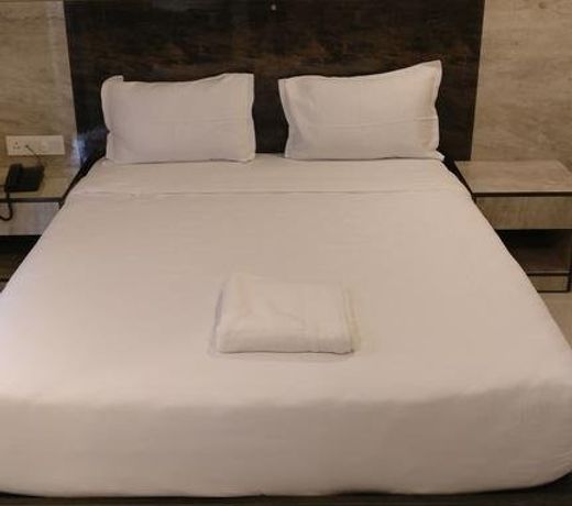 Redoak Suites