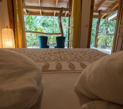 Makanas Beach Bungalows