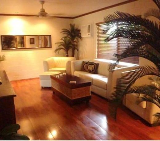 TRINITY TROPICAL OASIS HOLIDAY HOUSE