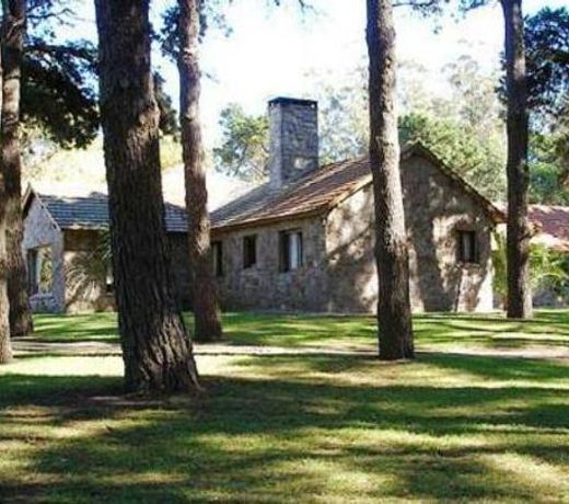 Los Nobles Hostal de Bosque