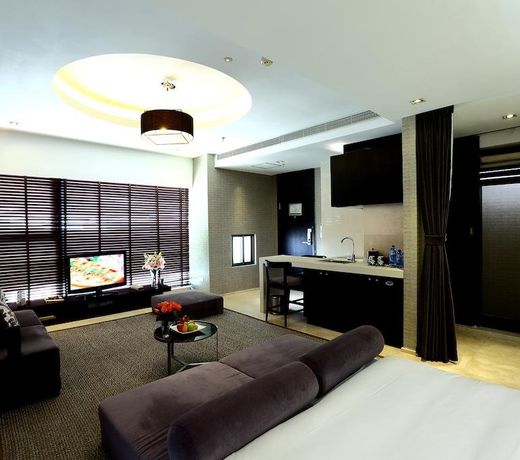 Le Parker International Hotel