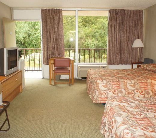 Executive Inn & Suites
