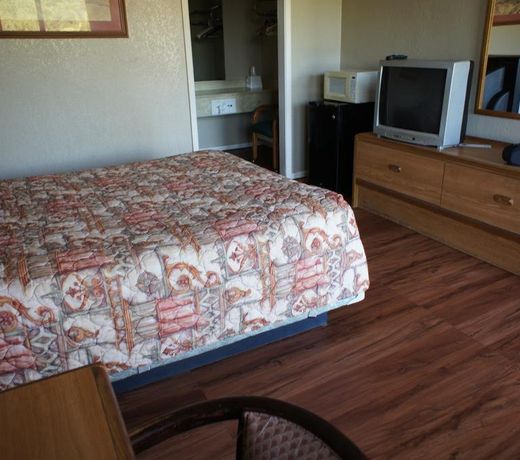 Executive Inn & Suites