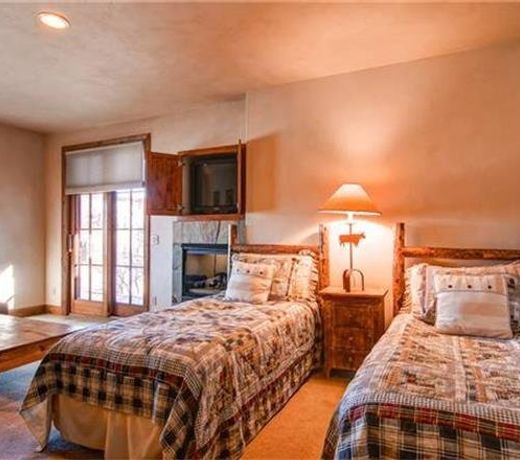 King Road - 5BR Home + Private Hot Tub #220 - LLH 61601