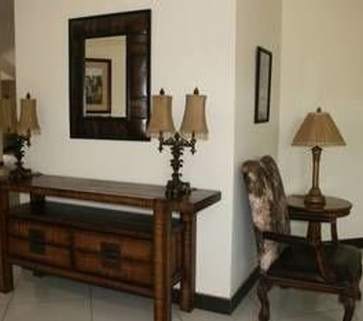 Macha-Leni on 10 Boutique Hotel