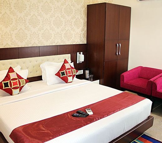Hotel Taj Heights