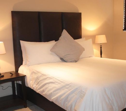 6 on Morris Guest Lodge