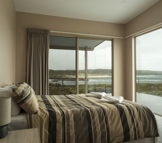 Hanson Bay Wildlife Sanctuary and Cabins