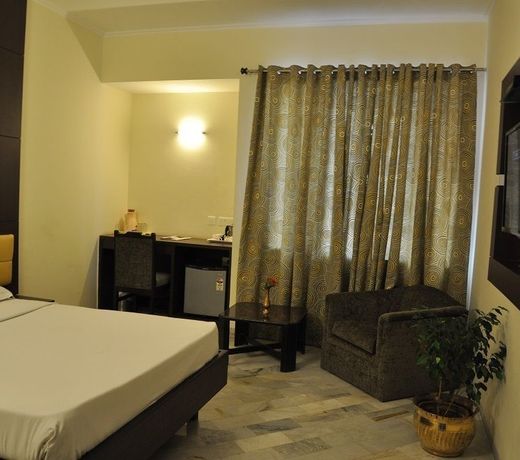 STARiHOTELS Cantt Varanasi