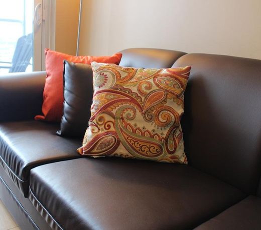 Lake View Luxury Condo by Elite Suites