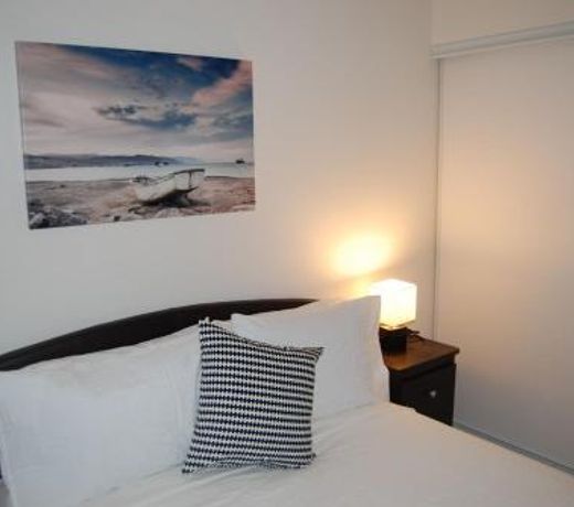 Lake View Luxury Condo by Elite Suites