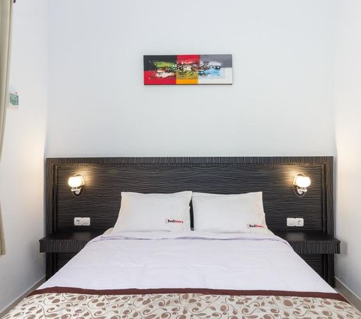RedDoorz Near Pantai Jerman 2