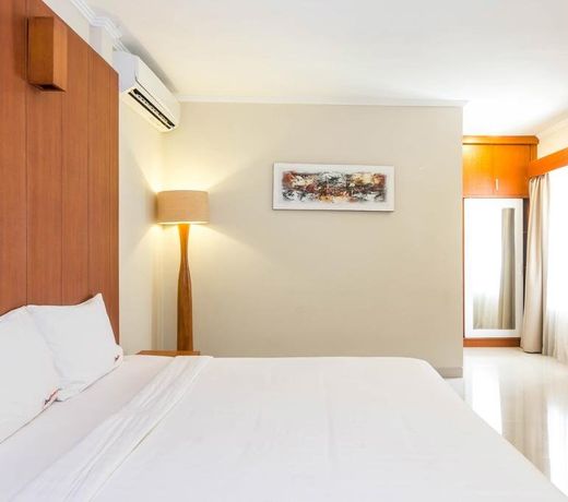 RedDoorz Plus near Sanur Beach 2