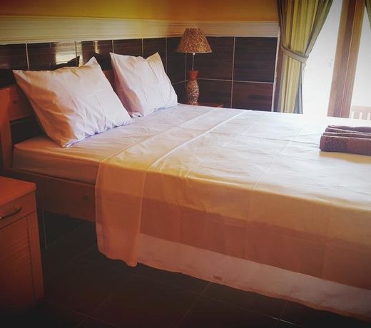 Nura Homestay