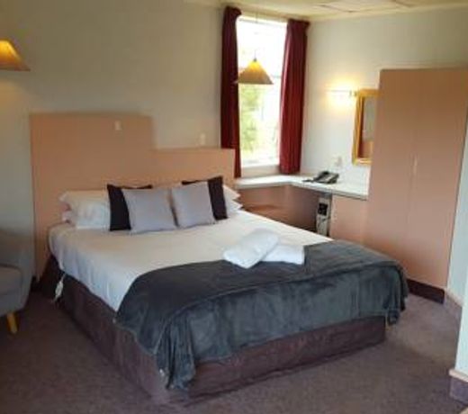 Fiordland National Park Lodge