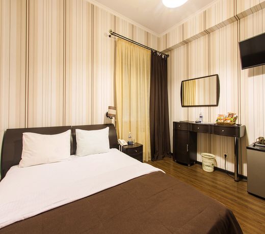 Hotel 7 Dorog