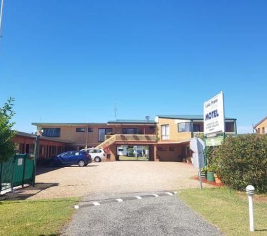 Lake Front Motel