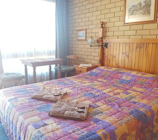 Lake Front Motel