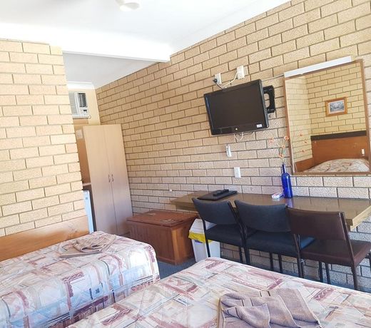 Lake Front Motel