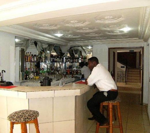 Safari Hotel