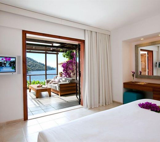Hillside Beach Club