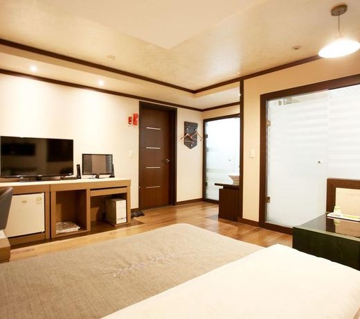Mate Hotel