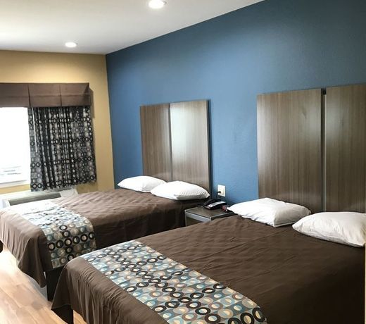 Deluxe Inn & Suites - Baytown