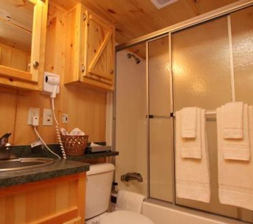 Lakeland RV Campground Deluxe Loft Cabin 14