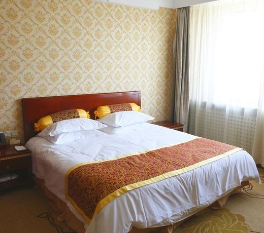 Luoyang Yijun Hotel