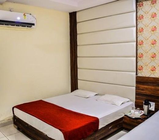 Samrat by OYO Rooms