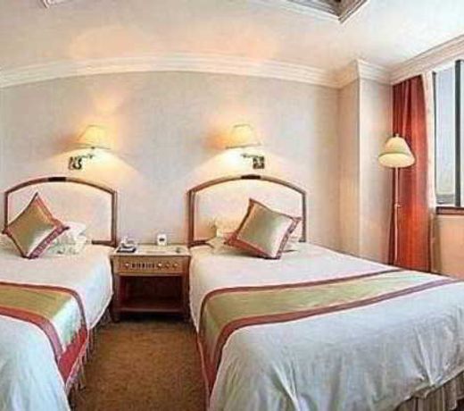Kunming Green Land Hotel