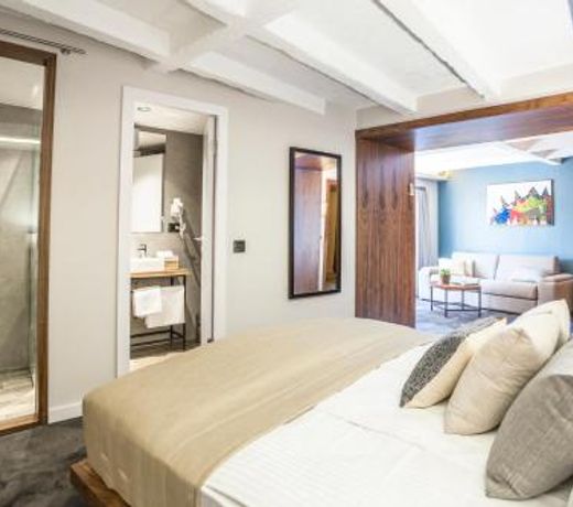 Nomad Luxury Suites