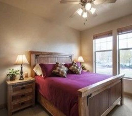 Fox Pointe at Redstone by Lespri Management