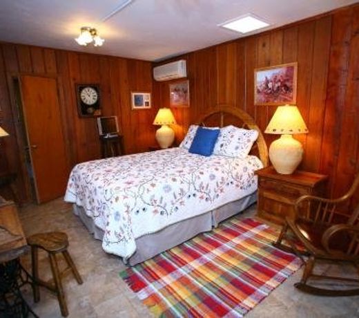 SAM HUGHES INN & BREAKFAST