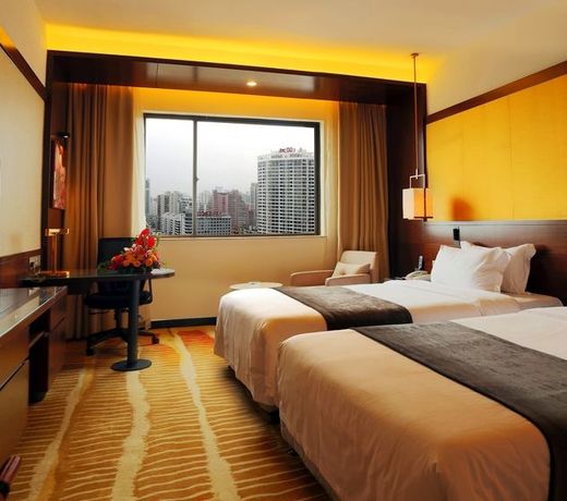 BaoHua Harbour View Hotel