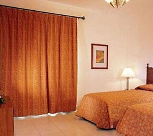 Le Meridien Baniyas Square