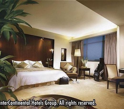 Crowne Plaza Foshan, an IHG Hotel - Exclusive bus stations for HKSAR round-trips