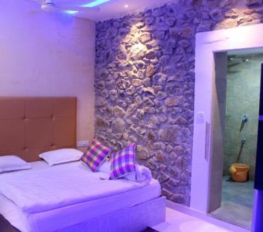 Hotel Toppers Corner