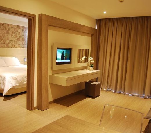 Melpo Antia Hotel & Suites