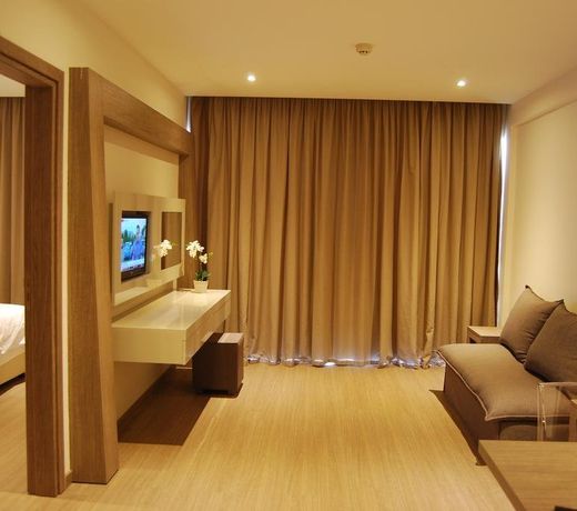Melpo Antia Hotel & Suites