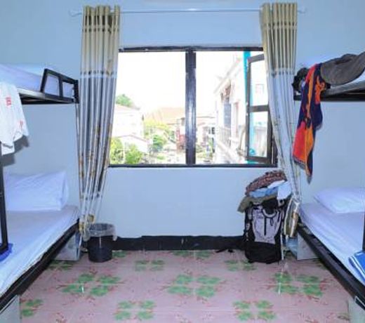 Ali Backpackers