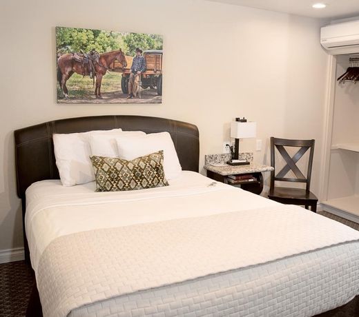 Primrose Inn & Suites