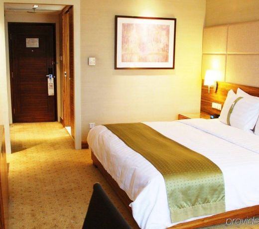Holiday Inn Chongqing Guanyinqiao, an IHG Hotel