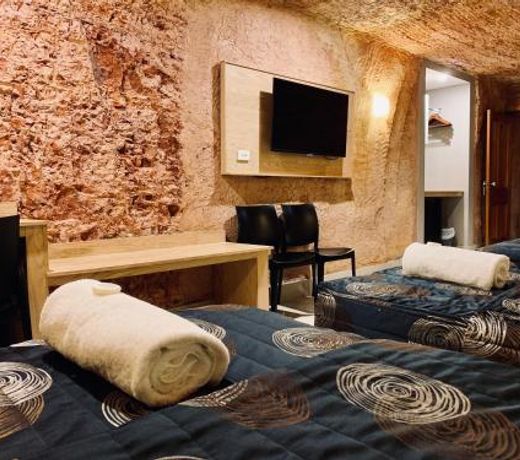 The Lookout Cave Underground Motel