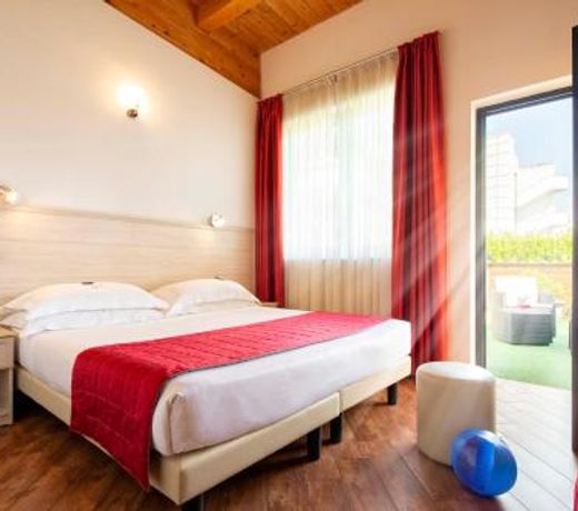 Simon Hotel