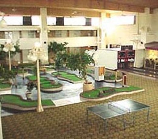 Howard Johnson Plaza Green Bay WI