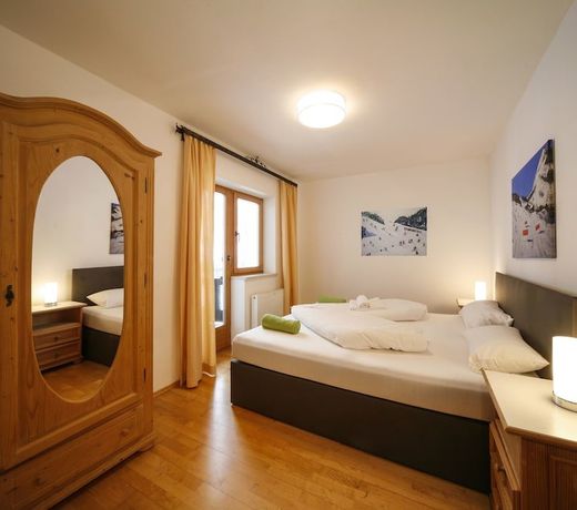 Saalbach Apartments Landhaus Bernkogel - Ski in Ski out