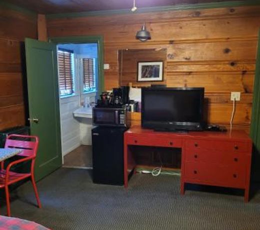 Shaver Lake Village Hotel